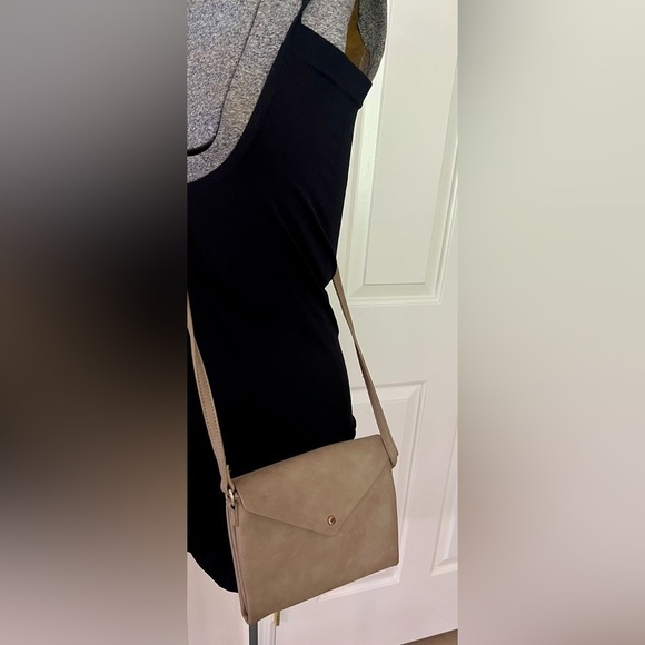 Street Level crossbody Bag REDUCED ❗️ - Picture 11 of 12